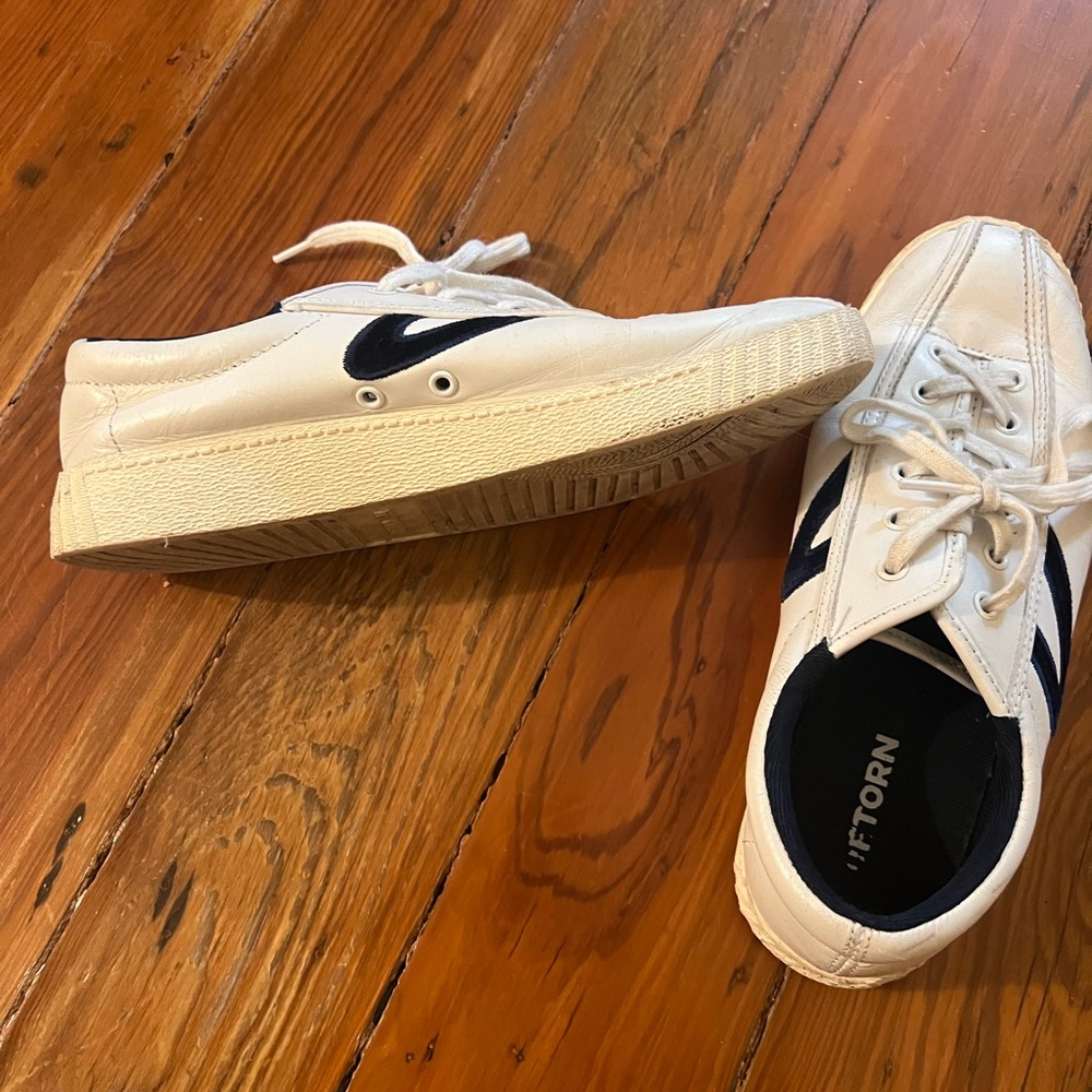 Size 7 navy and white Treetorns